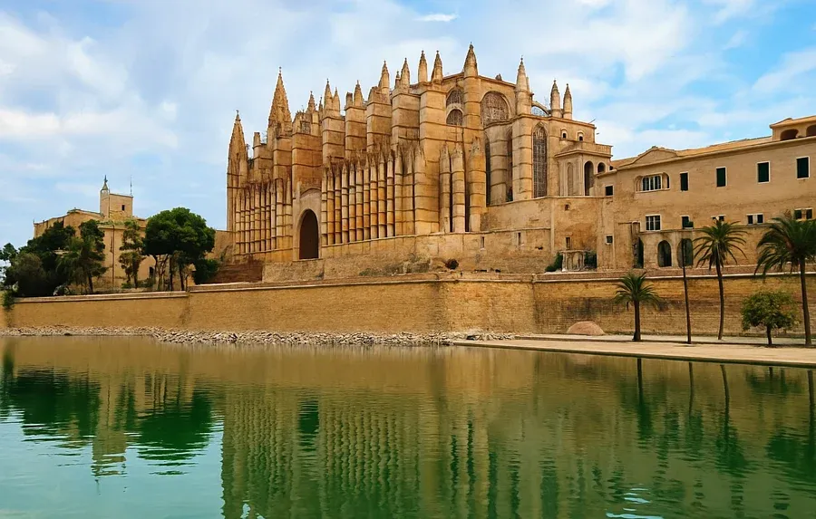 Экскурсия по Пальме де Майорка: вид на Кафедральный собор и старый город