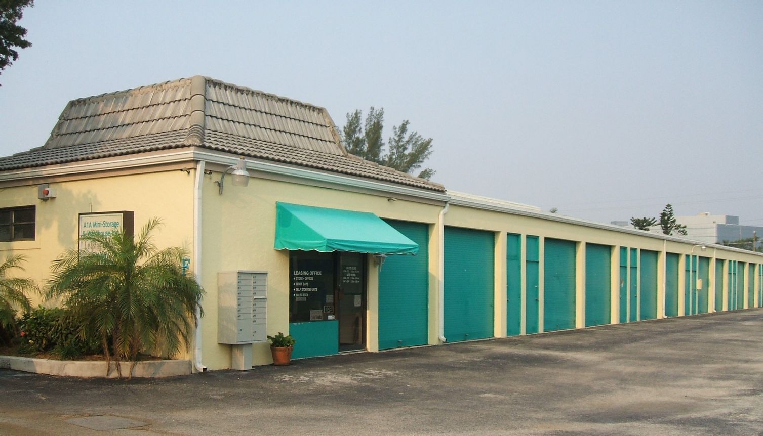 Mini SelfStorage Units for Rent Pompano Beach and Oakland Park A1A