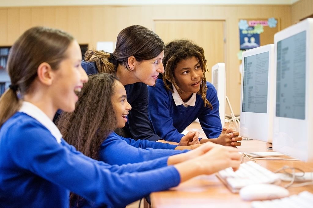 5 Coding Programs and Platforms for Girls