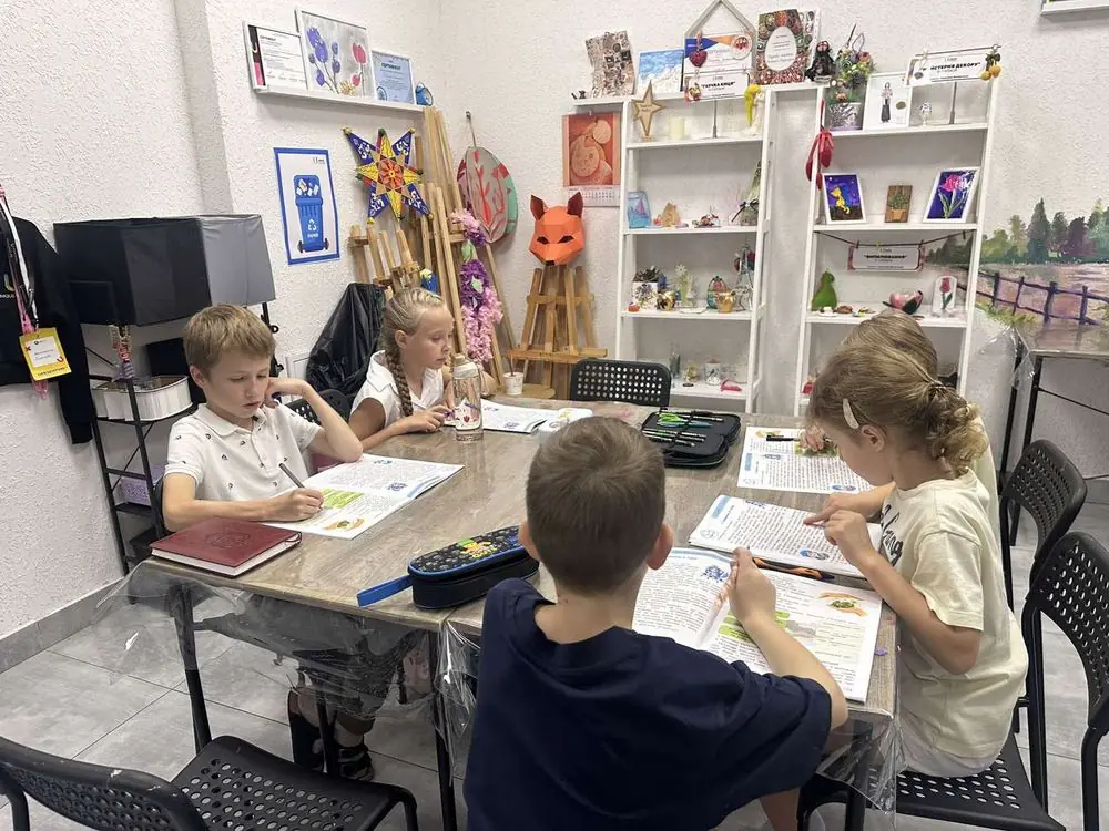 Урок у креативній майстерні в укритті школи Unique School