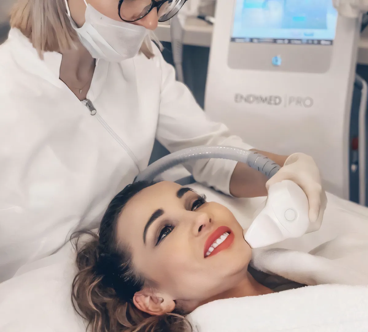 Апаратна процедура омолодження в Smart Beauty