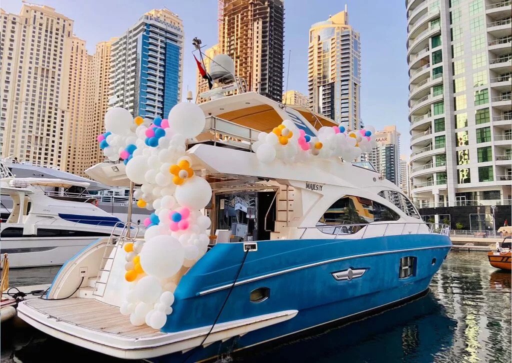 yacht-decoration-in-miami-boat-rental-decoration