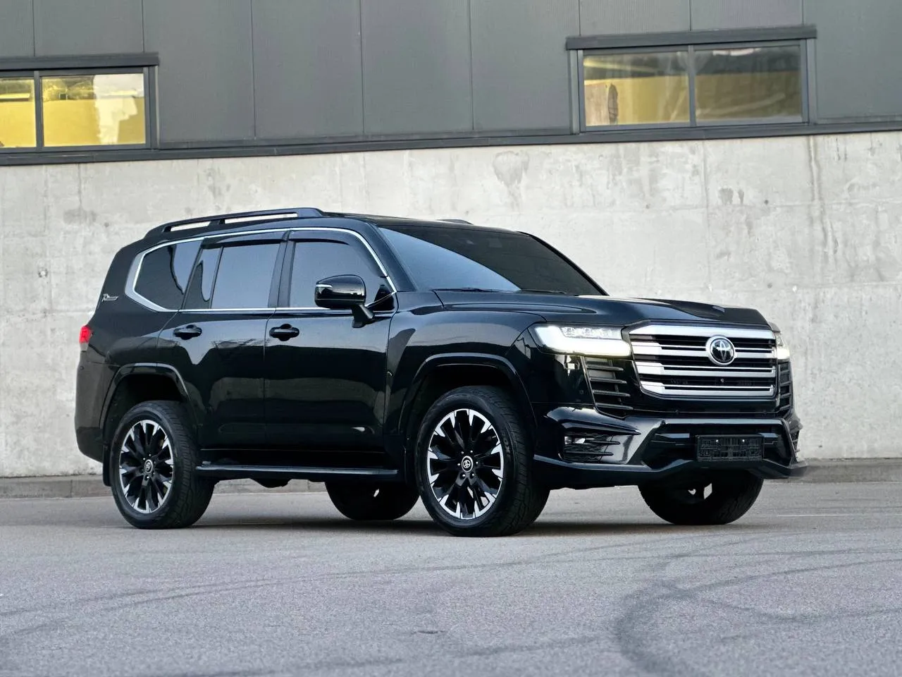 TOYOTA LAND CRUISER 300 PETROL