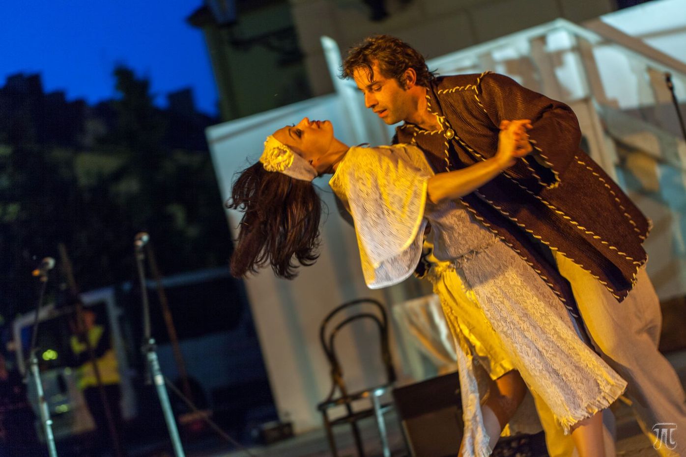 Поїзд зі Львова