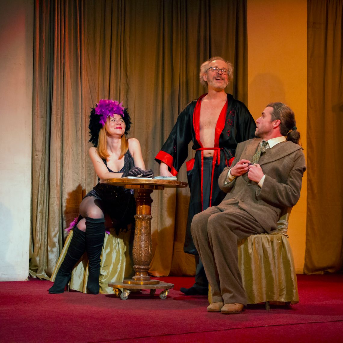 Він, вона, вікно, покійник