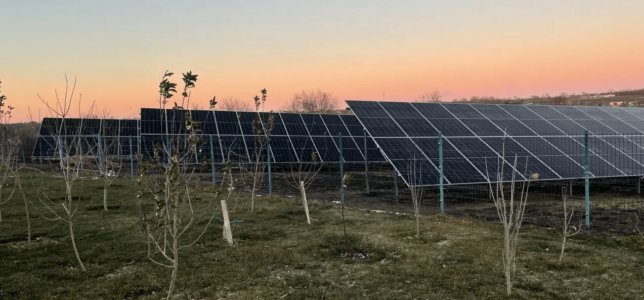 Наземна сонячна електростанція SolarMax у полі