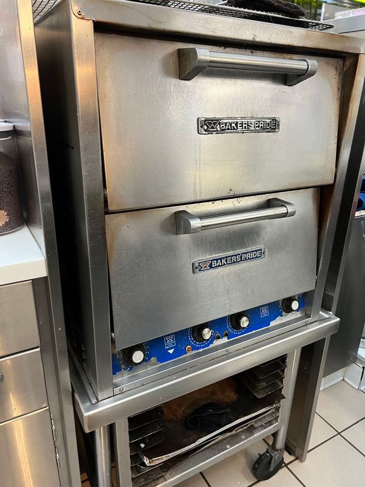Commercial pizza oven service