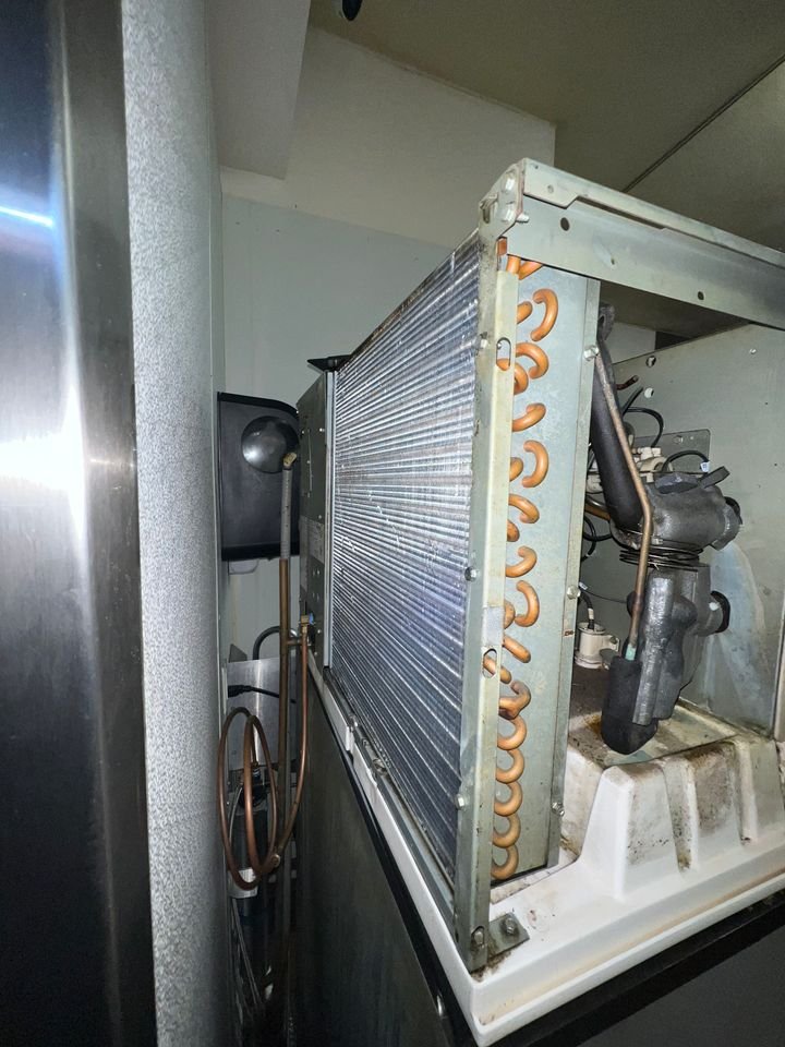 Reach-in refrigerator condenser coil