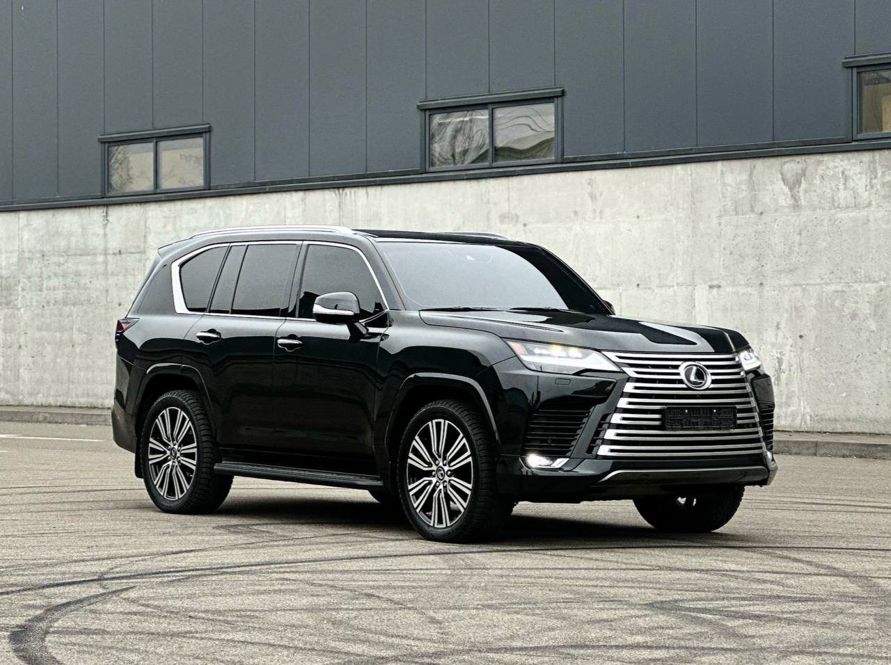 Lexus LX 500 2024 — оренда позашляховика в Києві