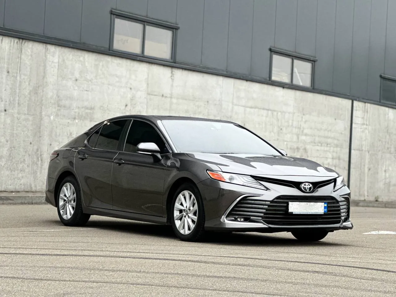 TOYOTA CAMRY 70 GRAY