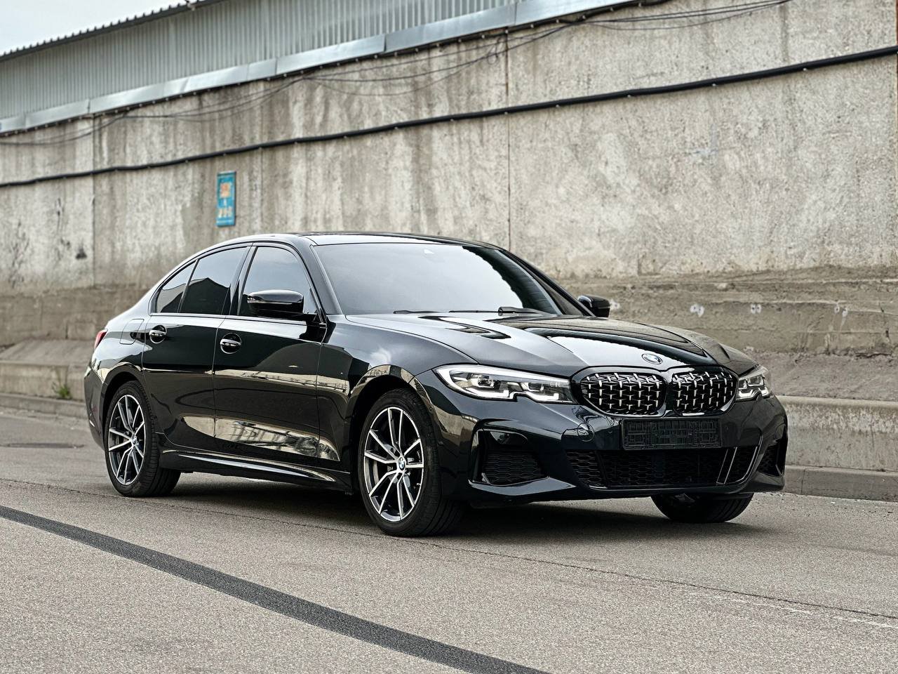 BMW 330i — оренда авто в Києві