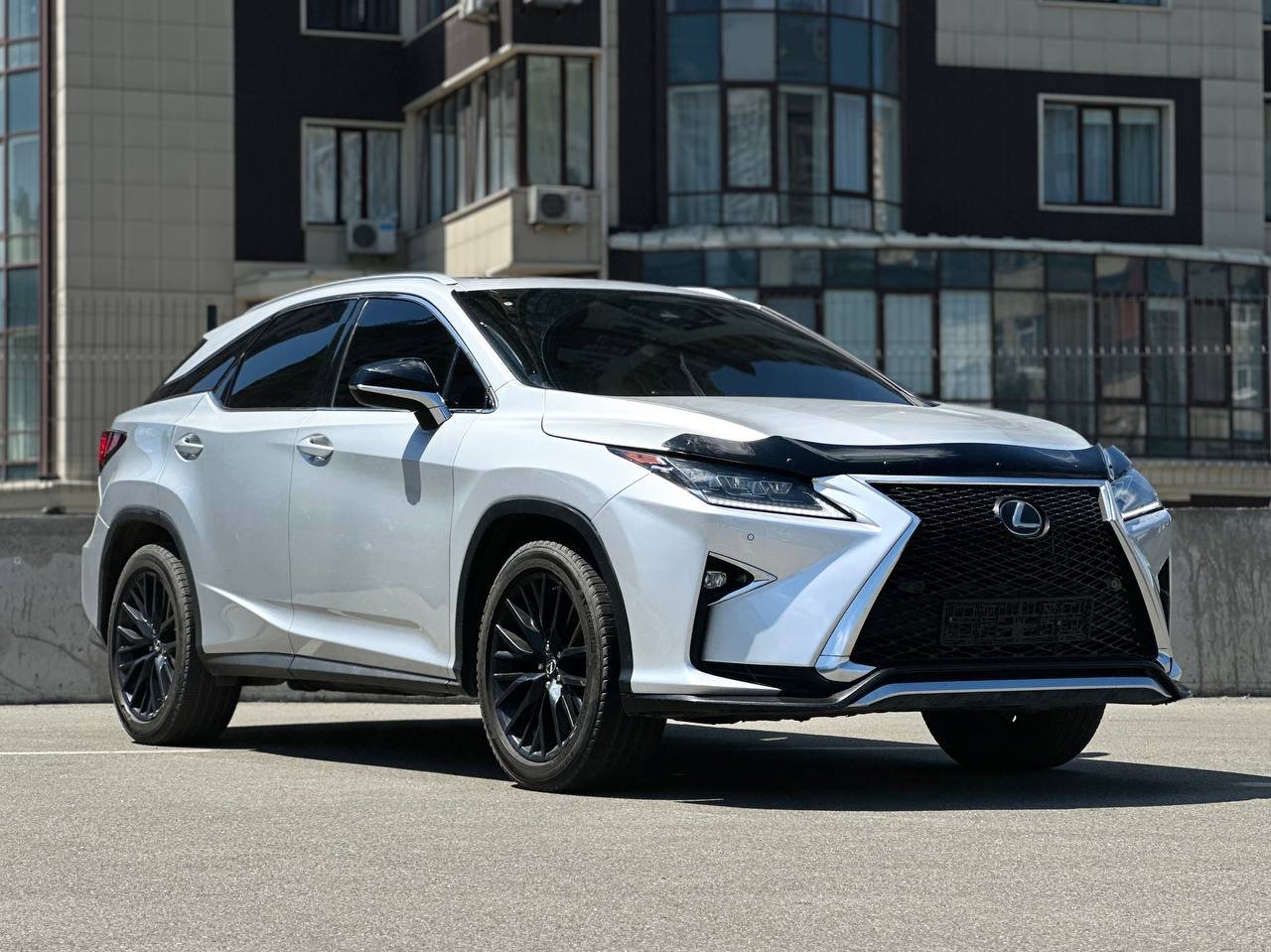 Lexus RX350 — оренда позашляховика в Києві