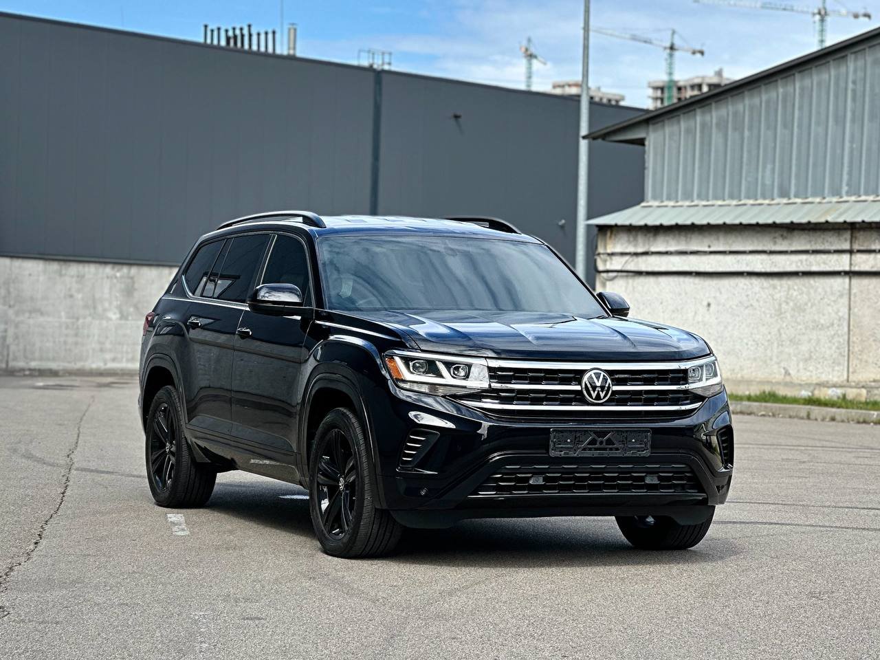 VOLKSWAGEN ATLAS BLACK