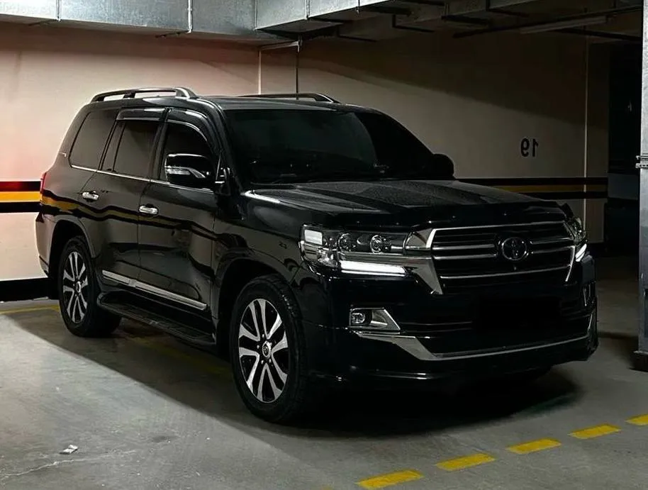 TOYOTA LAND CRUISER 200 PETROL