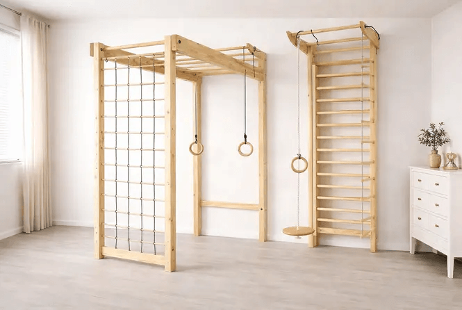 Indoor Kletterwand Max PRO aus Holz mit Turnringen und Seilleiter für Kinderzimmer