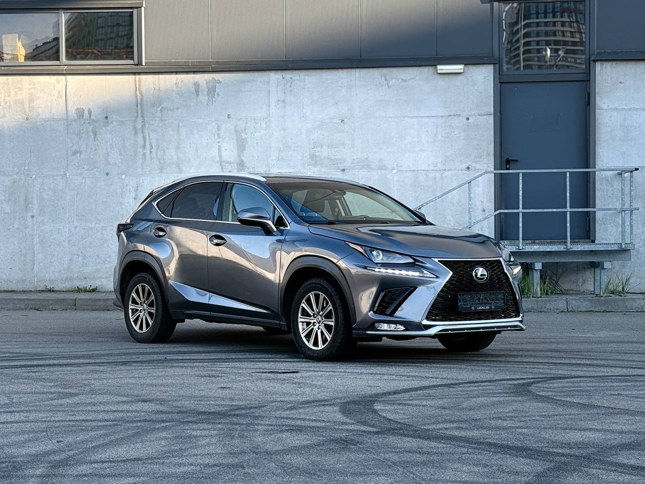 Lexus NX — оренда позашляховика в Києві