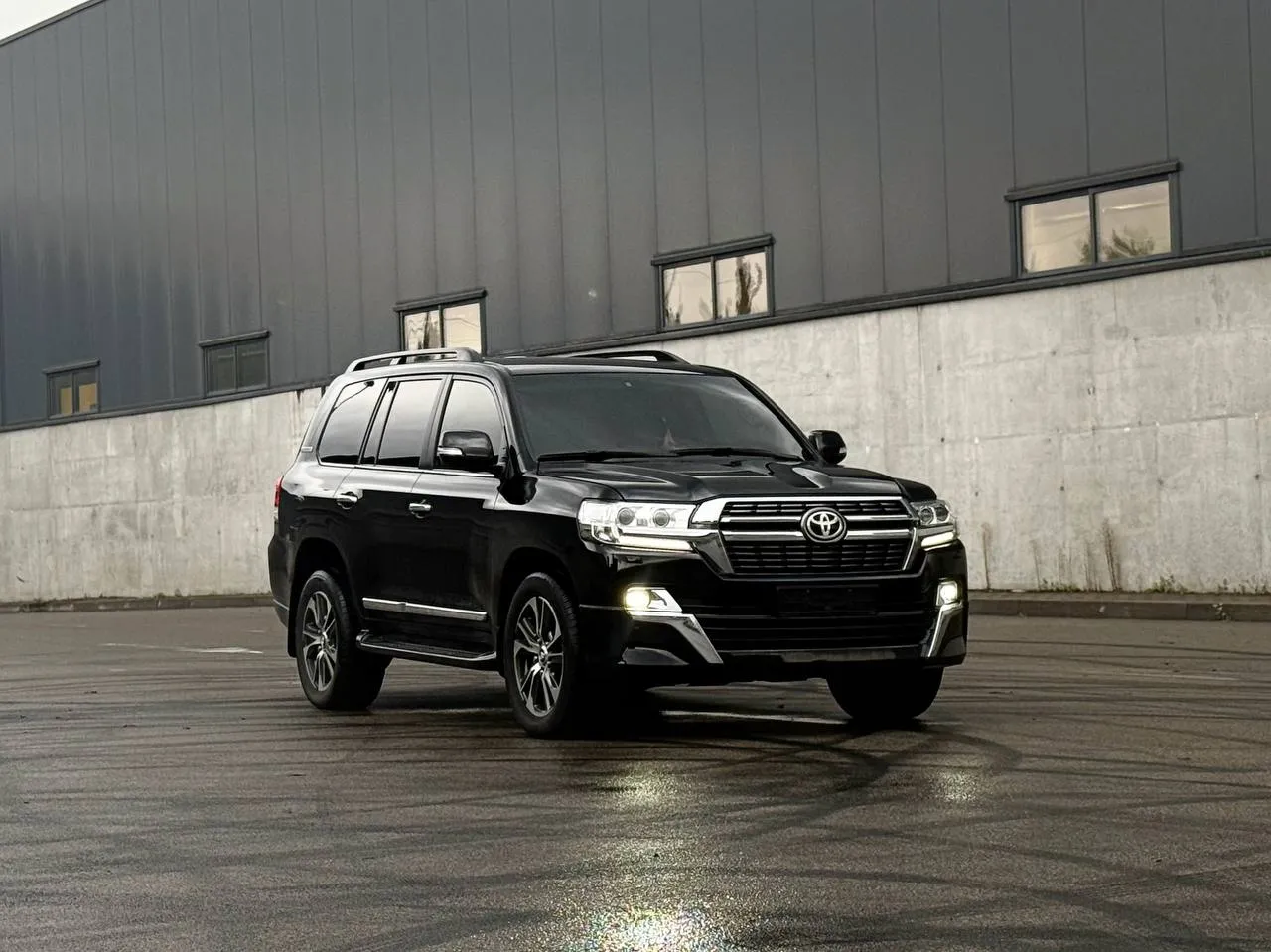 TOYOTA LAND CRUISER 200 PETROL 4.6