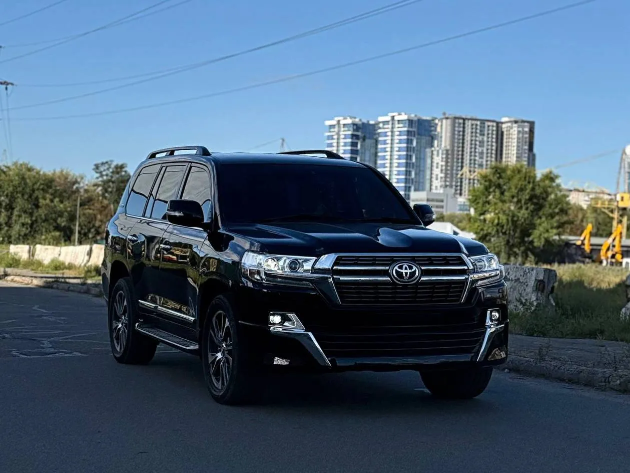 TOYOTA LAND CRUISER 200 PETROL 4.6 — 2