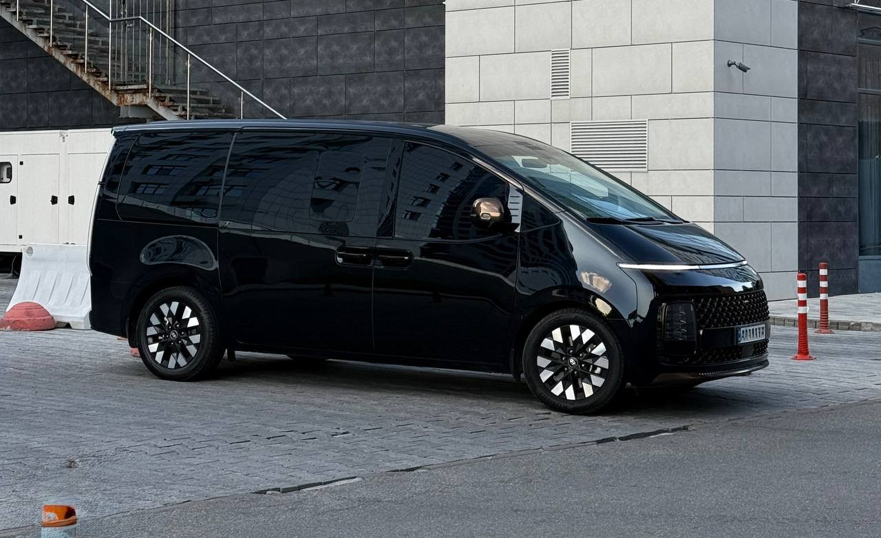 HYUNDAI STARIA