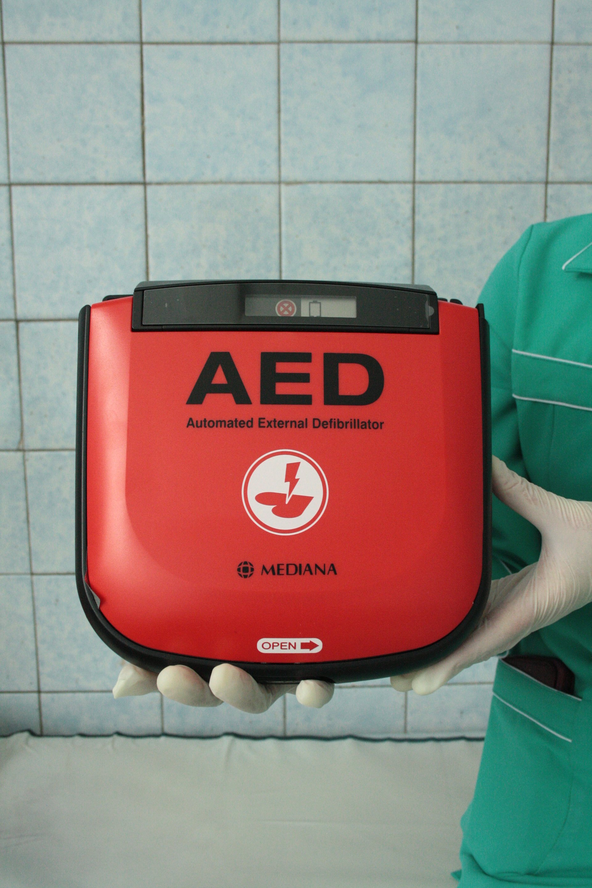AED / дефібрилятор