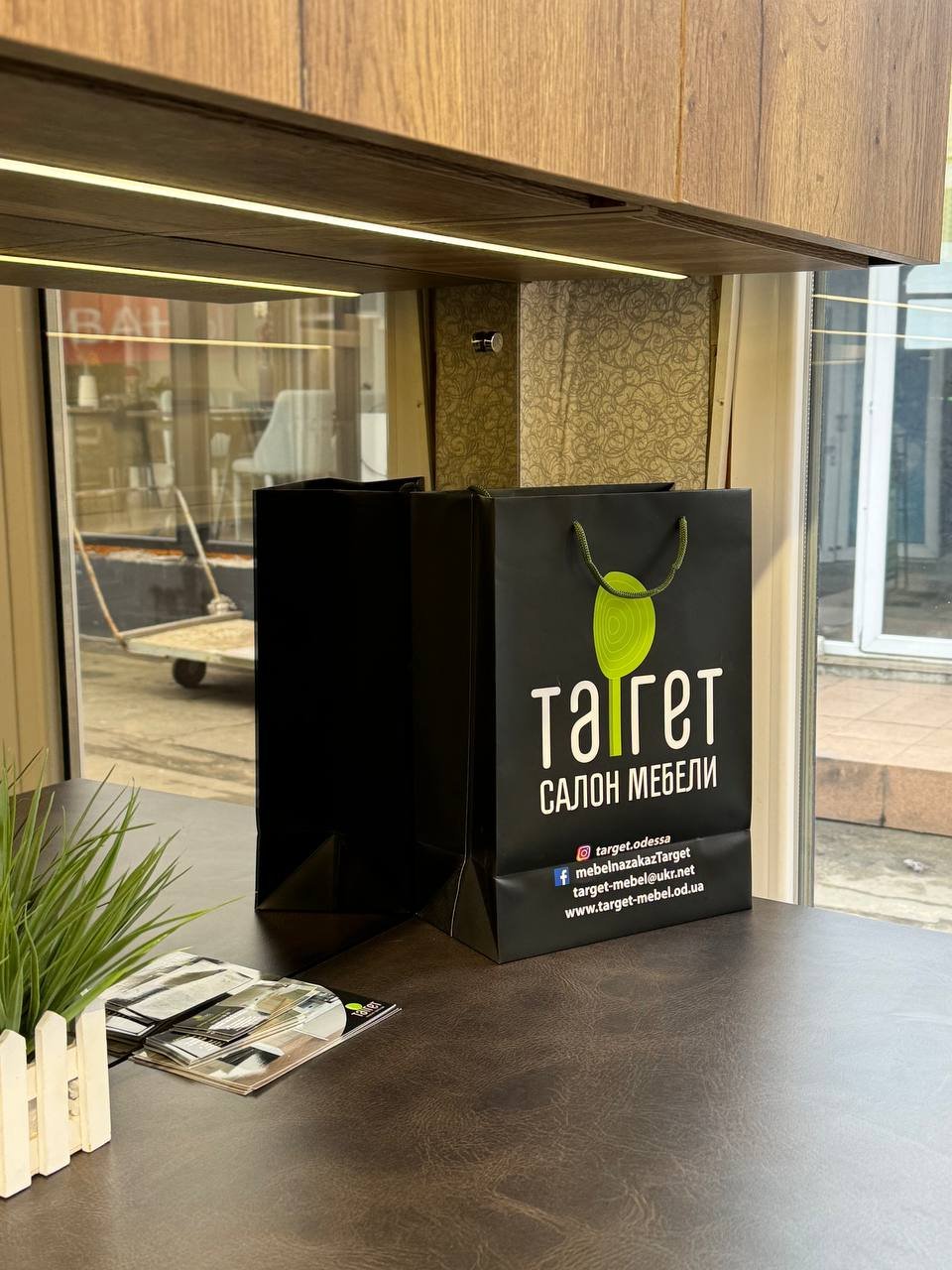Салон меблів Target — зразки матеріалів