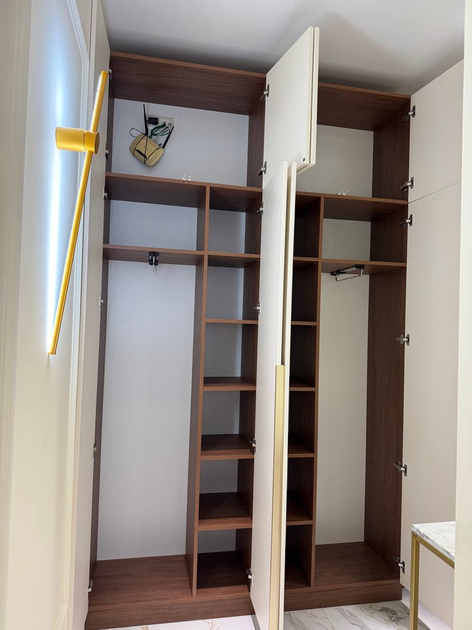 Спальня — гардеробна зона, додатковий ракурс