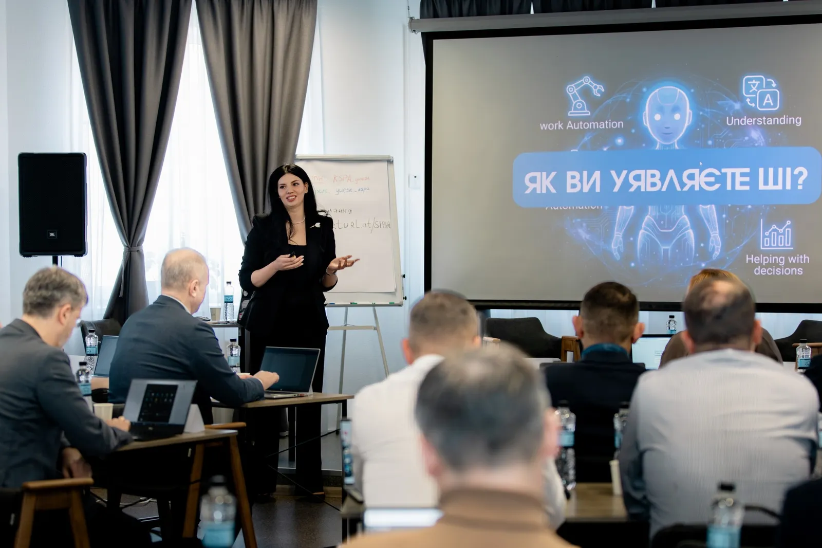 Яніна Хіжінська веде тренінг зі ШІ в КШДУ